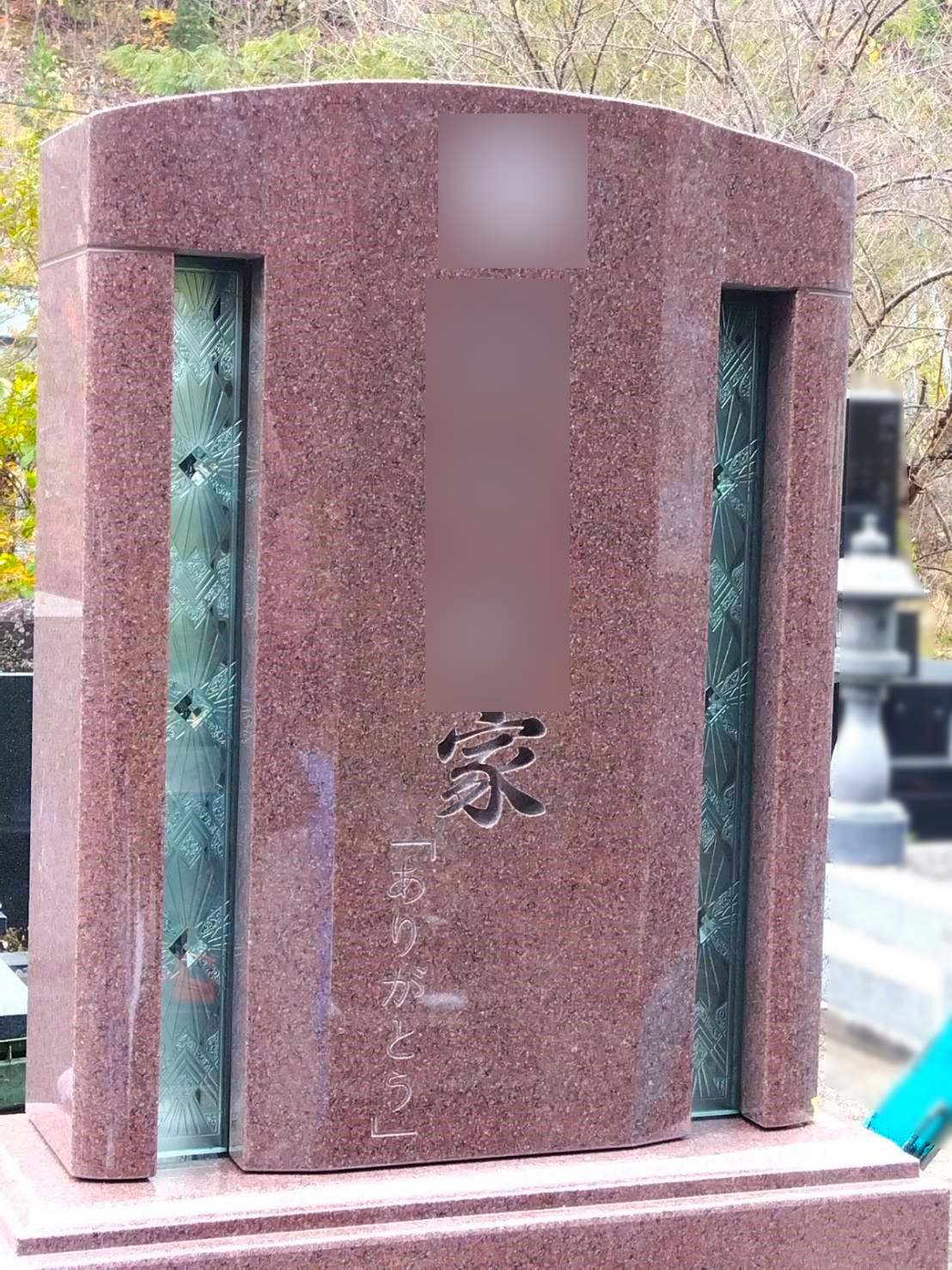 八重桜（石種）とグラスアート　正面