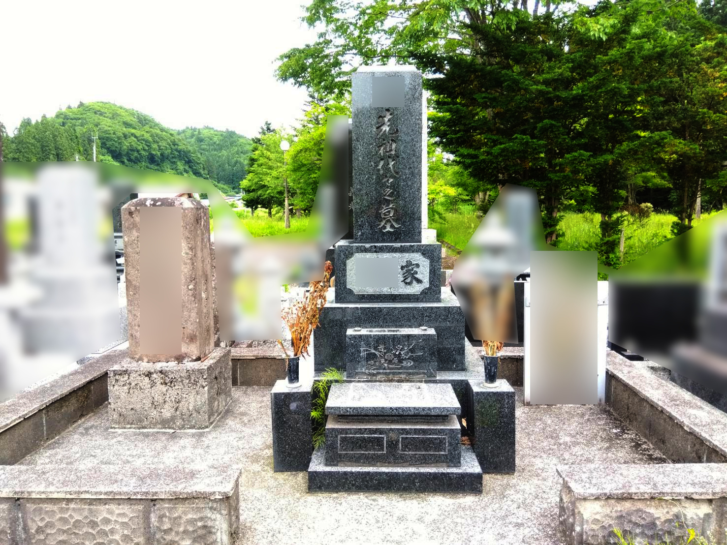 倒れた竿石を戻し、無事に修理が完了したお墓
