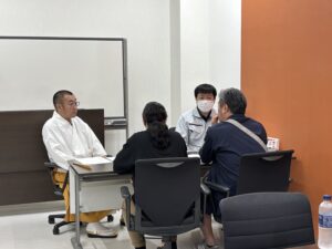 第7回供養とお墓のなんでも相談会　相談している様子